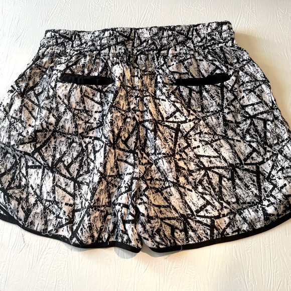 KENAR - Short Shorts - Picture 2 of 3